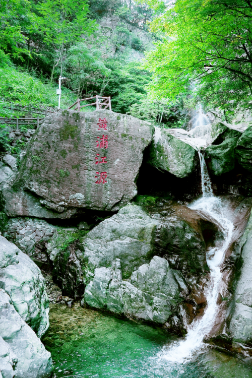 首个全国生态日在浙江湖州开启，洞庭山矿泉水集团坚持与自然生态和谐共生